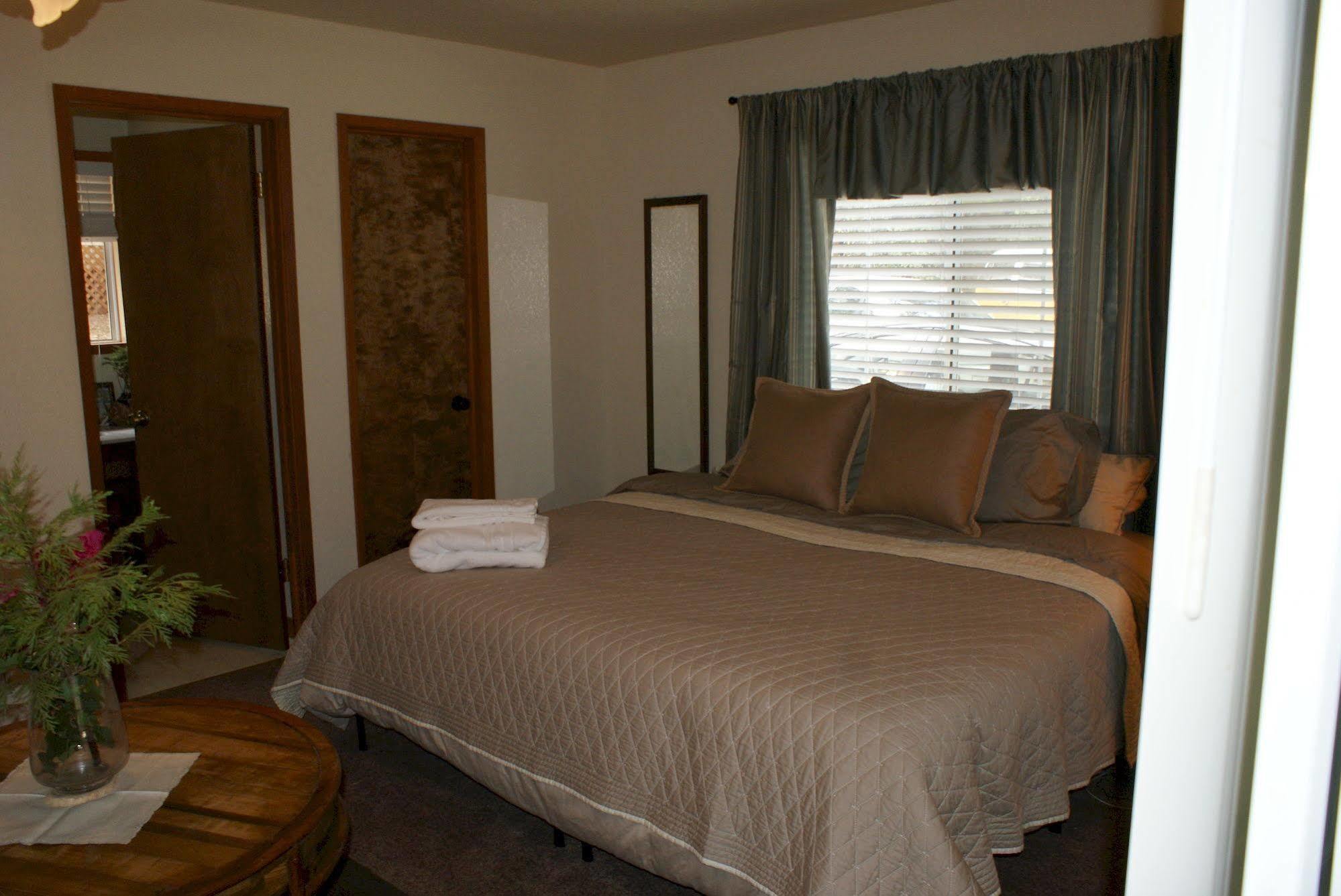 The Red Rooster Lodge Coulterville Esterno foto