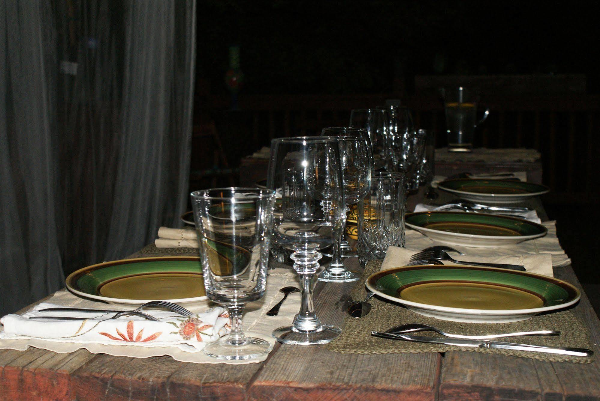 The Red Rooster Lodge Coulterville Esterno foto