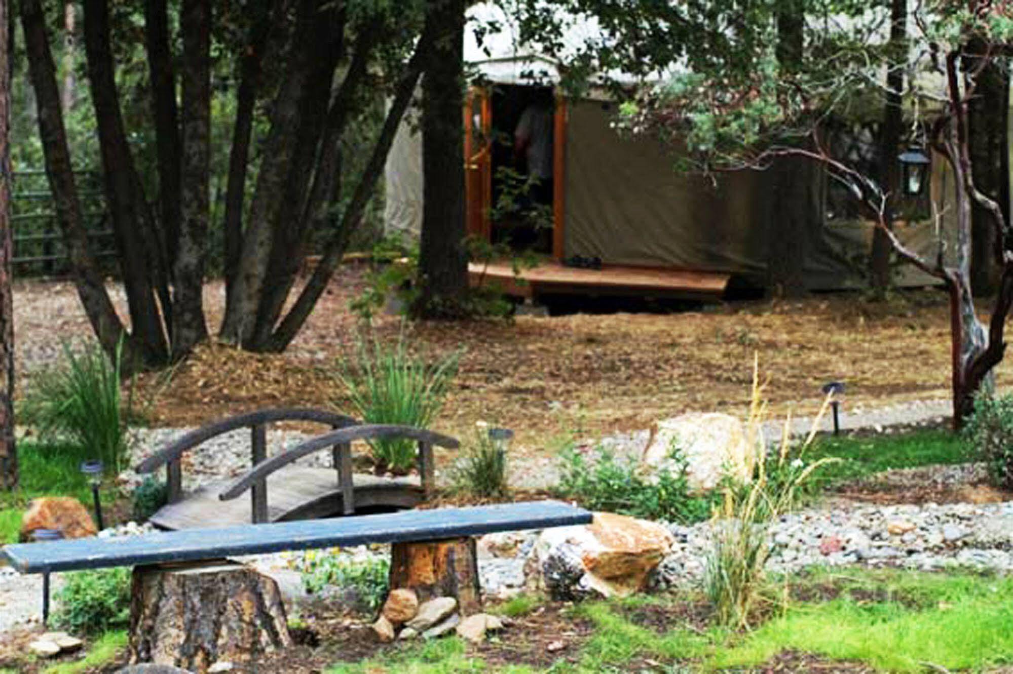 The Red Rooster Lodge Coulterville Esterno foto